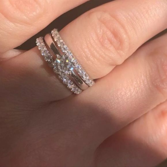 Round brilliant eternity wedding band - Picture 9 of 10